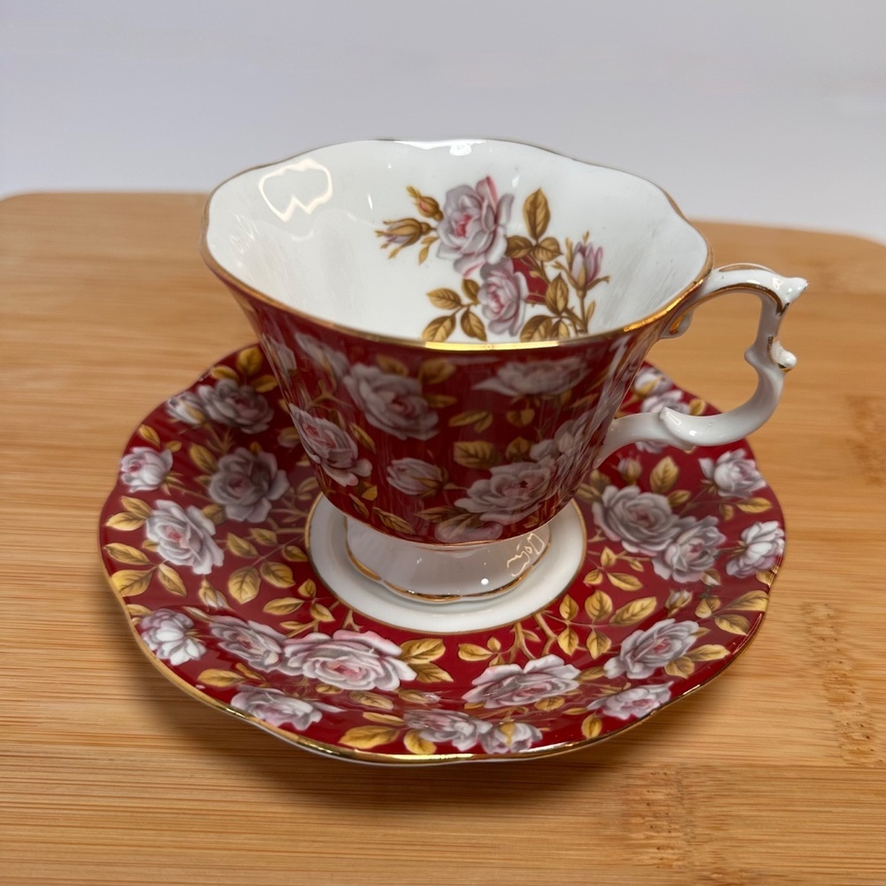 Royal Albert “Balmoral” Teacup & Saucer • Merrie England Series 🌹✨ Red & Gold